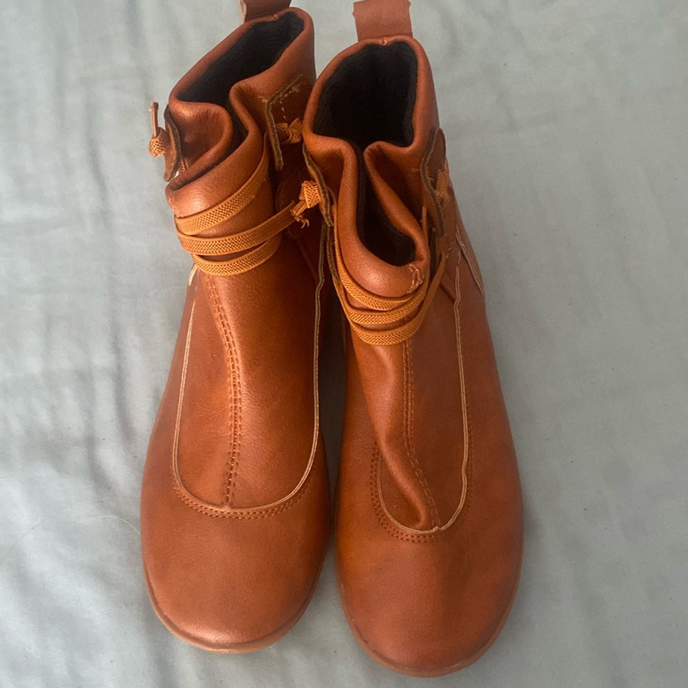 Pull on boots.